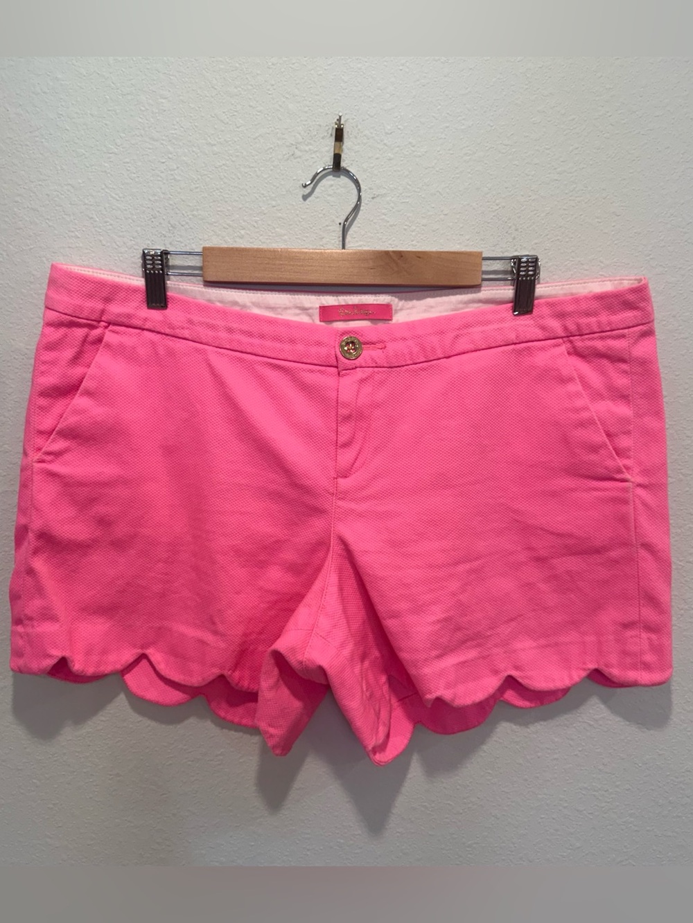 Lilly Pulitzer Hot Pink Scallop-Hem 5 inch Shorts